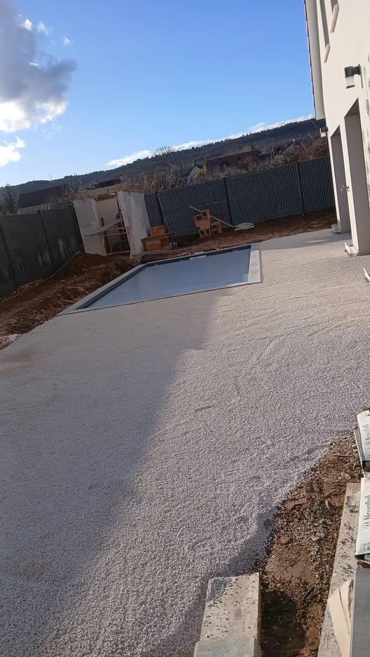 Aménagement paysager complet : piscine, terrasse, clôture