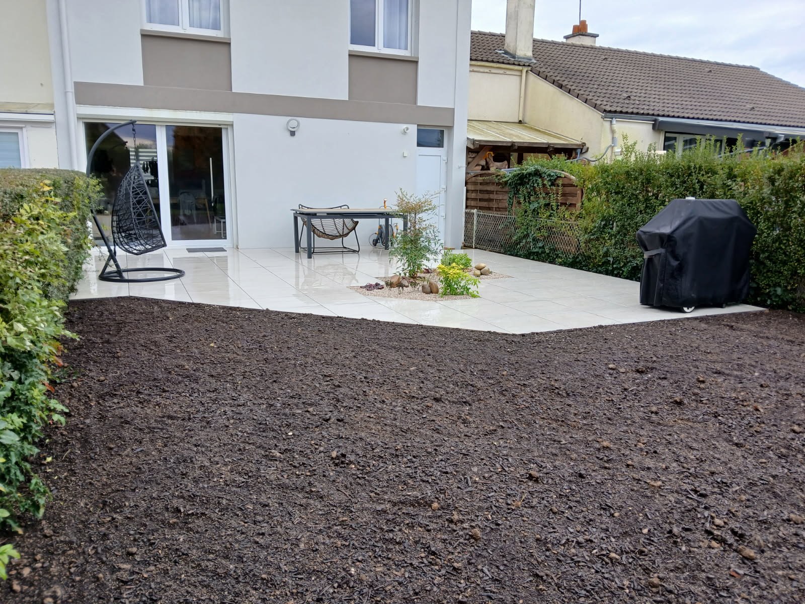 Aménagement paysager et dallage d'une terrasse