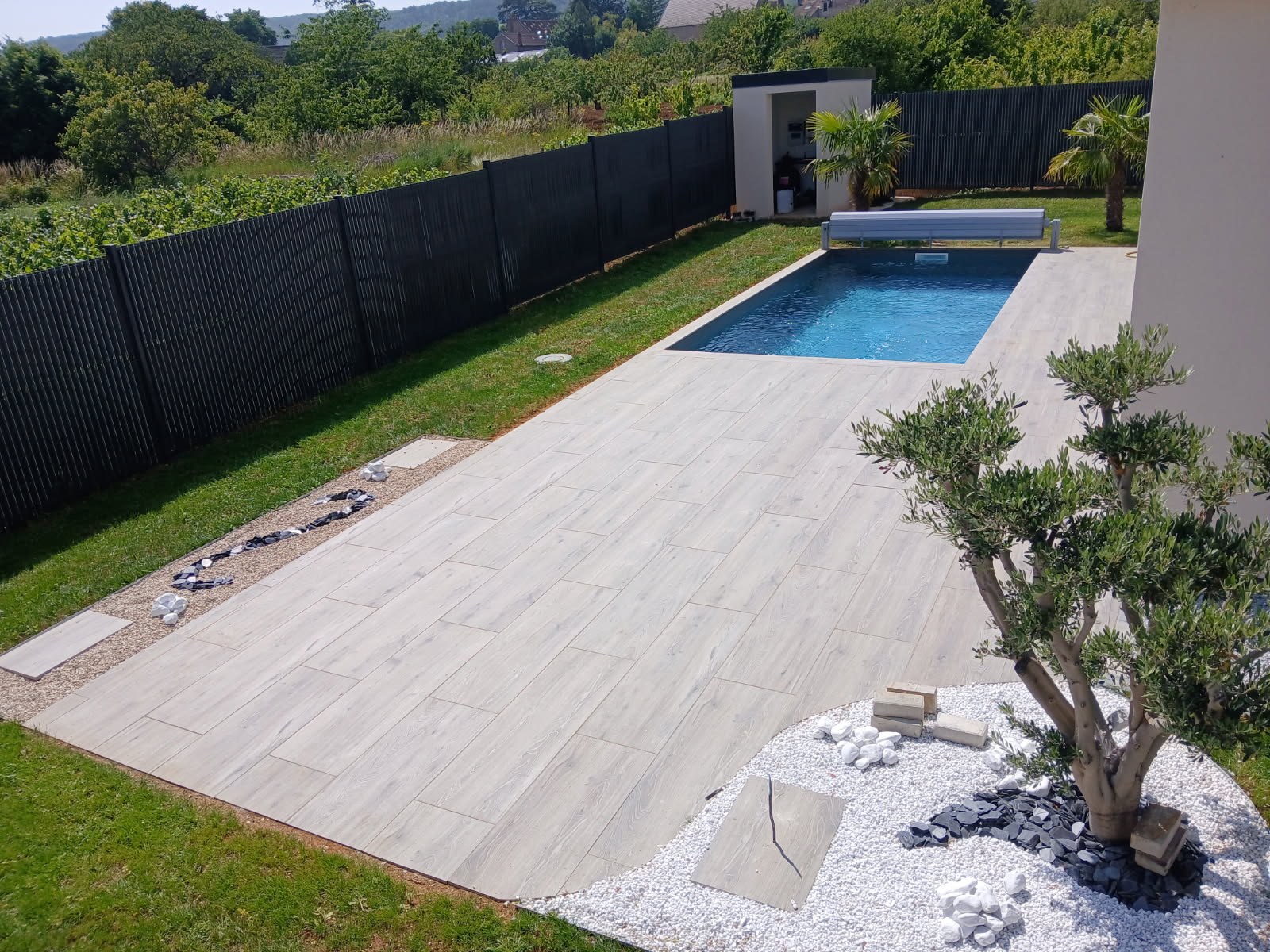 Aménagement paysager complet : piscine, terrasse, clôture