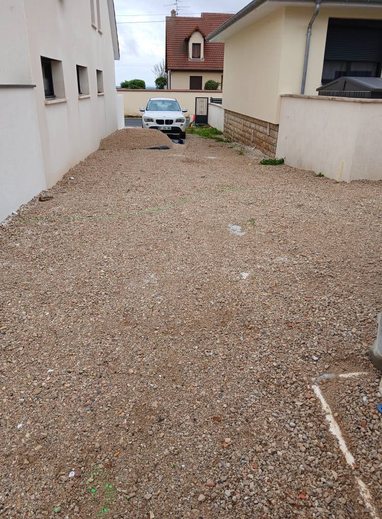 Drainage, pavage, dallage dans une cour, étape 1