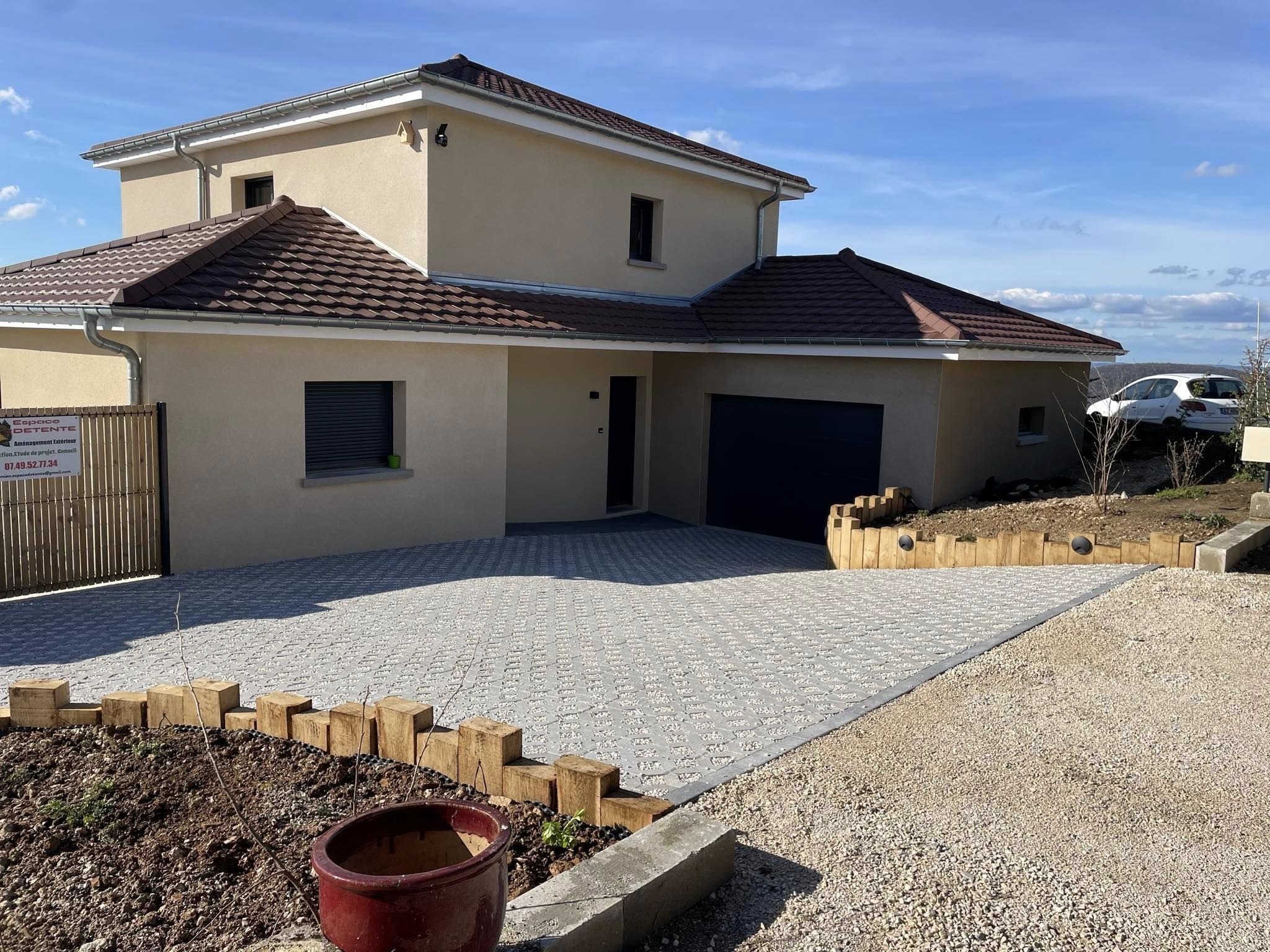 Aménagement paysager et pavage d'une cour